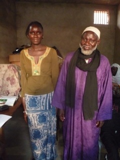 Alapítvány vezetője Koné úr és lánya